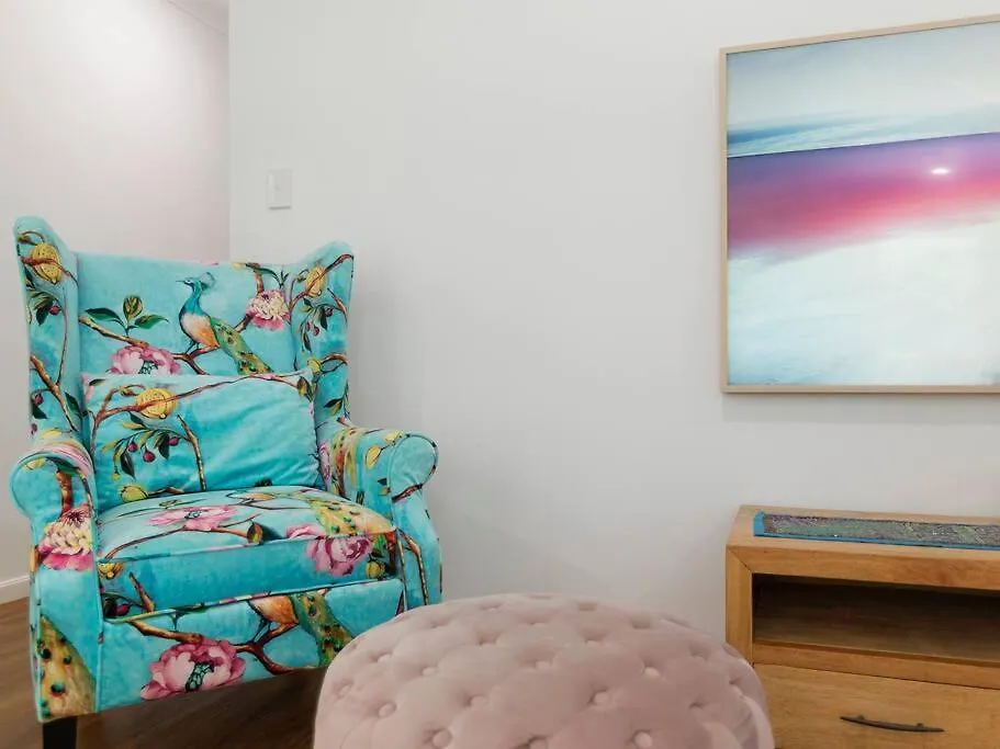 Feriehus Pet Friendly Spacious Home With Lush Gardens, Pool Sunshine Coast Pacific Paradise