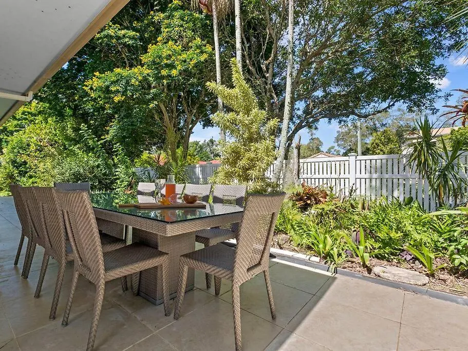 Pet Friendly Spacious Home With Lush Gardens, Pool Sunshine Coast Pacific Paradise Australien