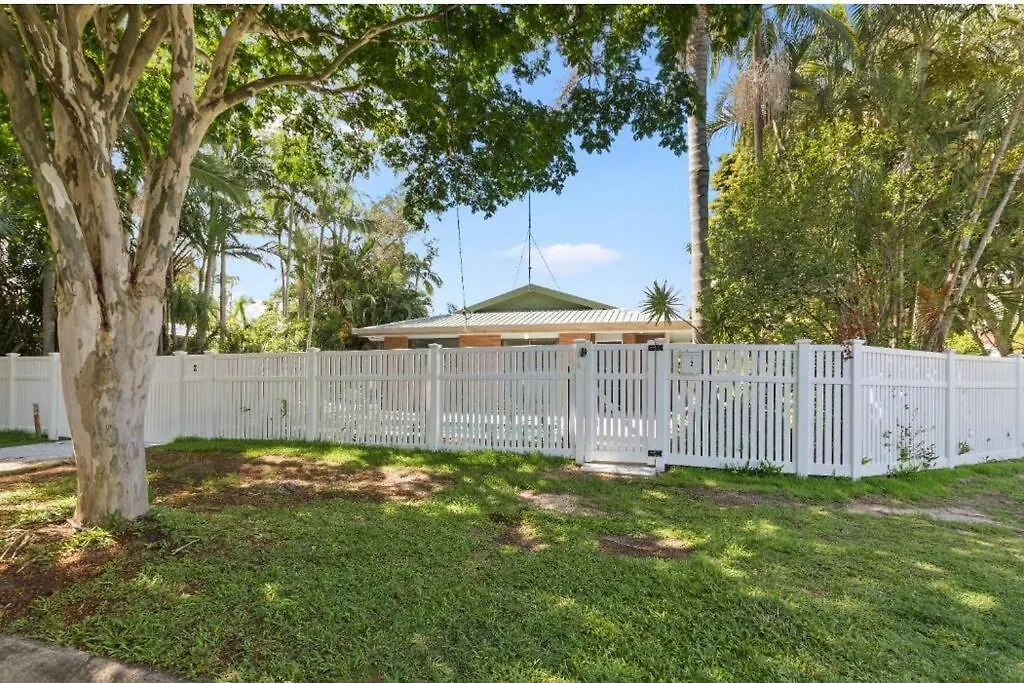 Pet Friendly Spacious Home With Lush Gardens, Pool Sunshine Coast Pacific Paradise Australien